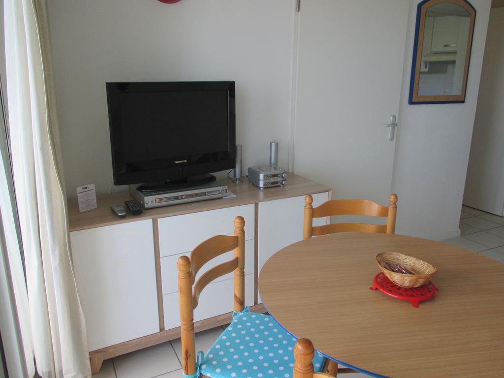 Appartement Golf Et Nivelle Avec Piscine Et Parking Ciboure Room photo