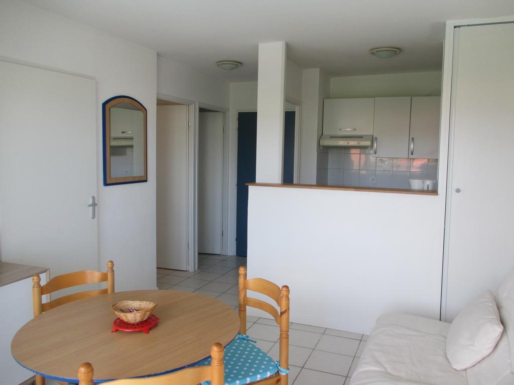 Appartement Golf Et Nivelle Avec Piscine Et Parking Ciboure Room photo